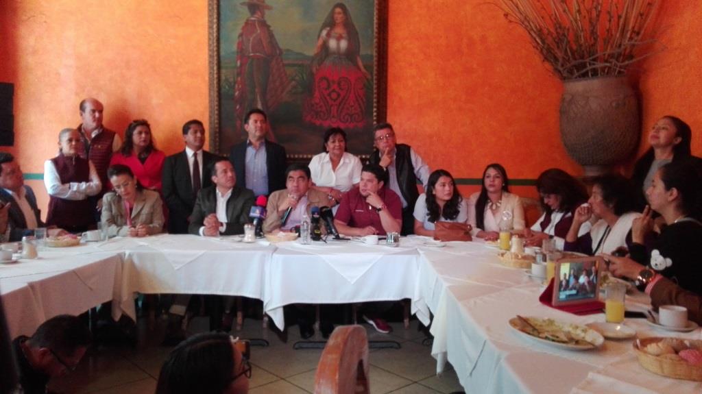 Candidatos de Morena en Puebla y Veracruz encabezaron una conferencia de medios, para denunciar irregularidades.