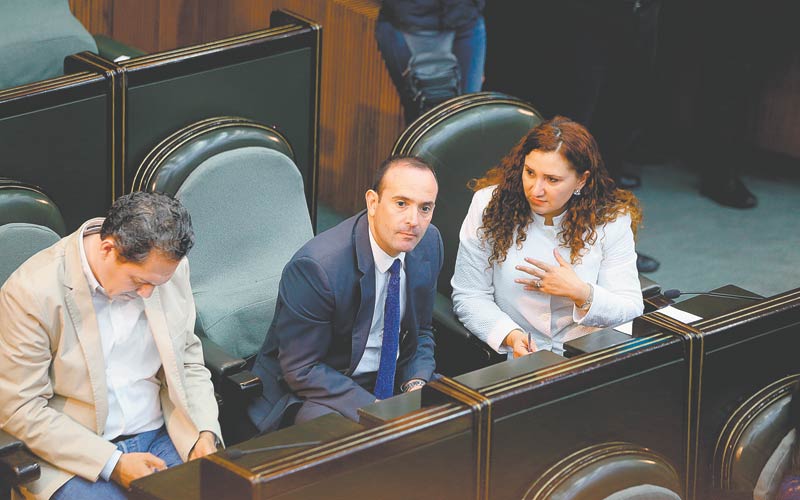 El coordinador albiazul, Carlos de la Fuente, hizo el llamado. (Foto: Archivo)