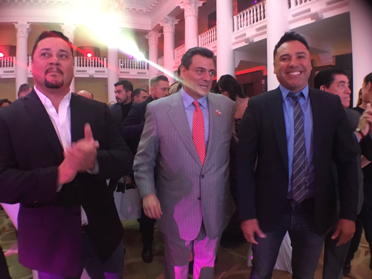 El promotor Oscar de la Hoya (@LaKiks)