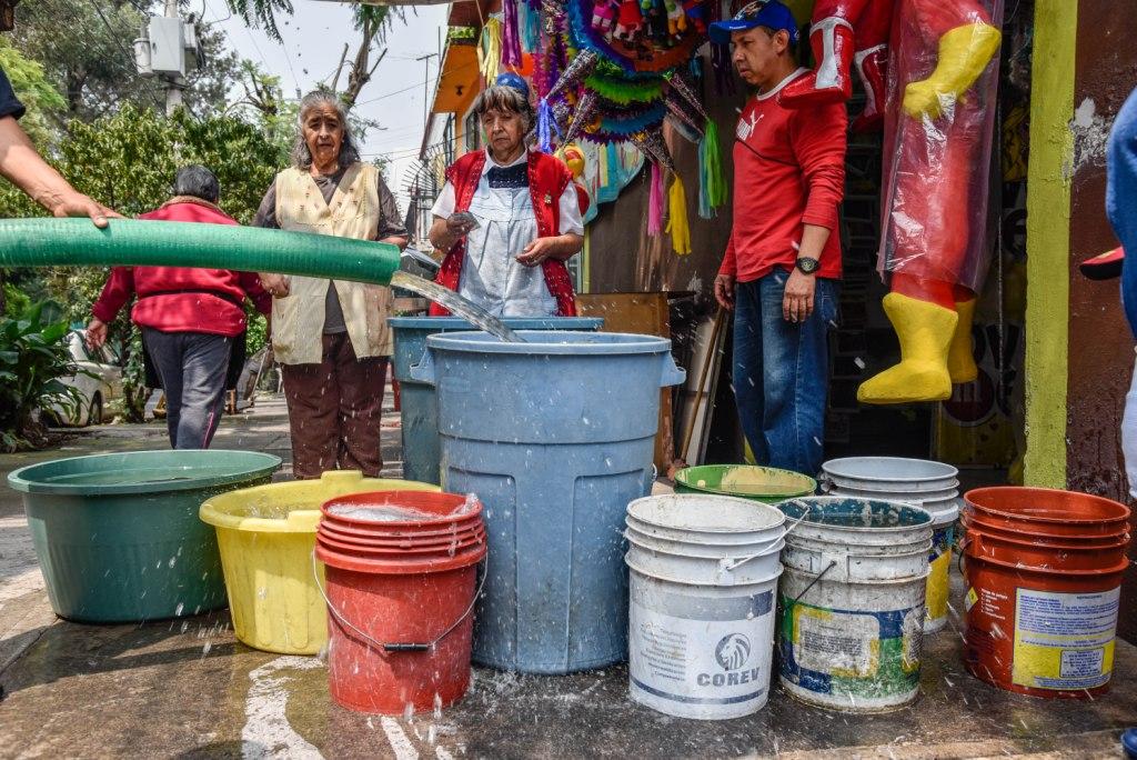 El gobierno capitalino exhortó a la población a extremar precauciones por los cortes de agua. (Cuartoscuro)