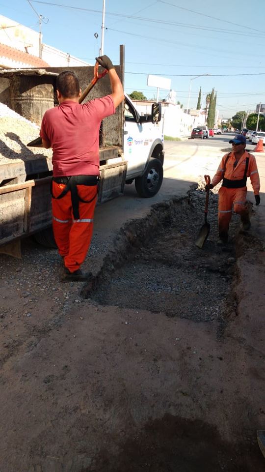 Se han tapado alrededor de 850 baches, tras las lluvias. (Especial)