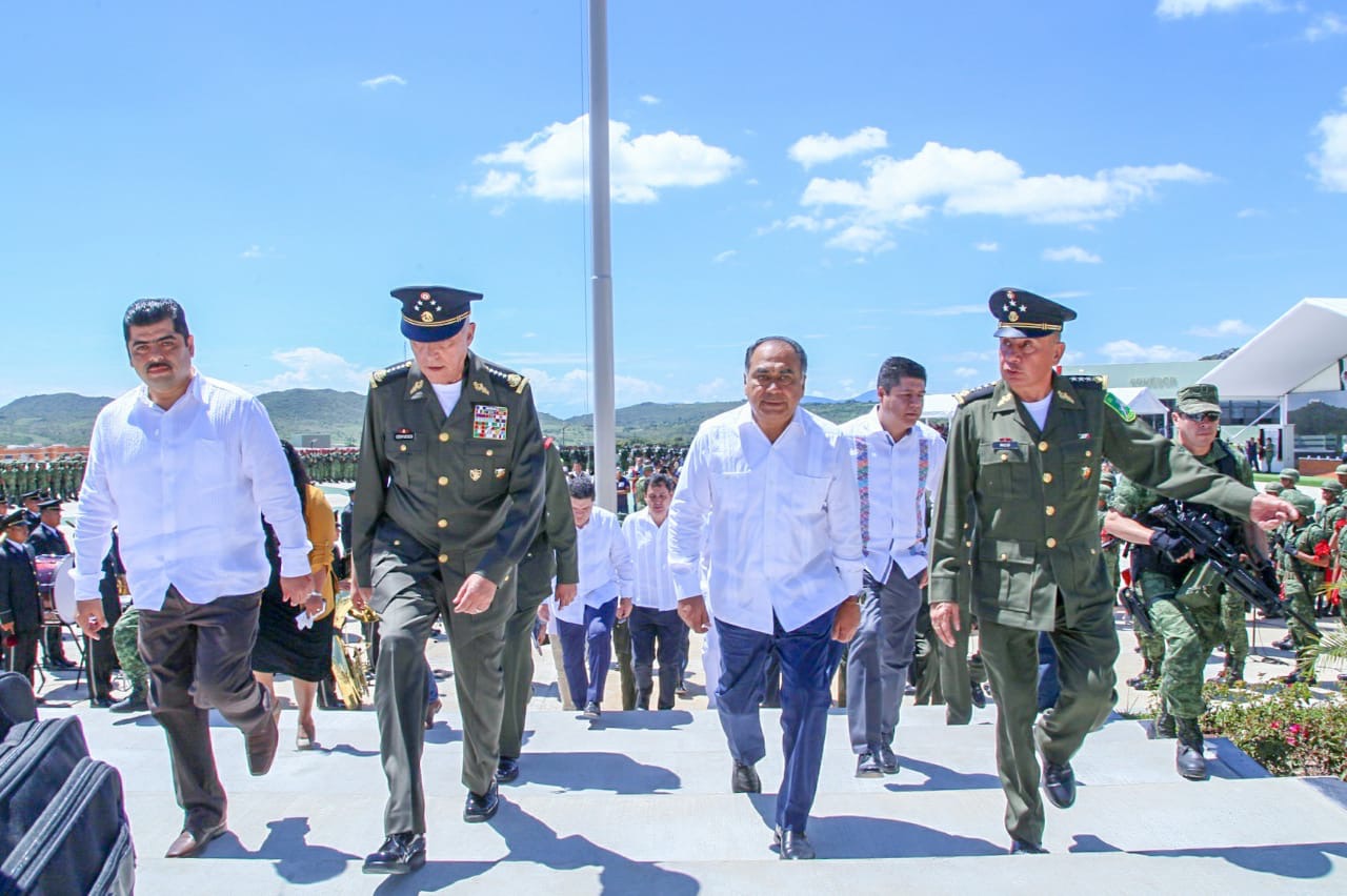 El gobernador de Guerrero inauguró al sede junto al secretario de la Defensa Nacional.