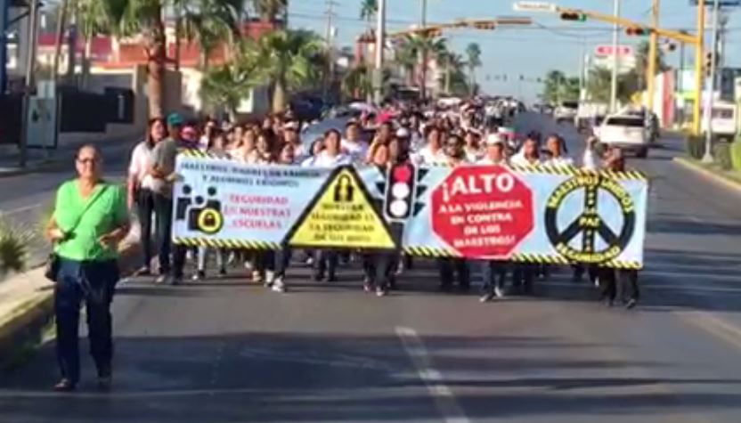 Maestros marchan por la paz en Reynosa (Carolina Garza)