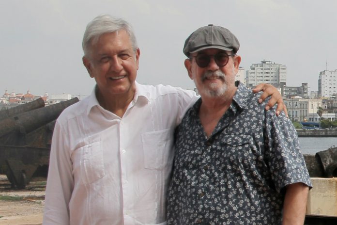 El músico detalló que fue invitado por AMLO a la toma de protesta. (Especial)