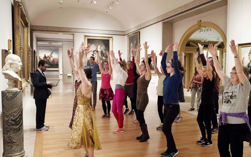 La nueva versión del performance es hacer aerobics en la sala de los museos (Foto: Museum Workout)