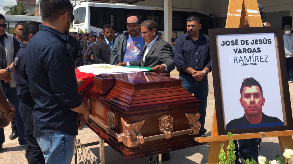 Dan último adiós a policía ejecutado en Pénjamo