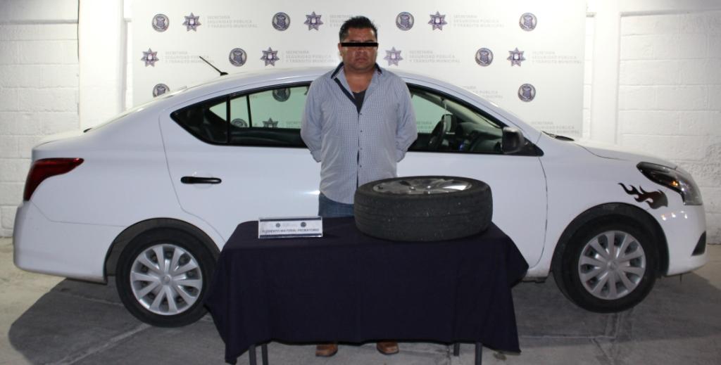 El detenido sustrajo un neumático de un vehículo (Especial)