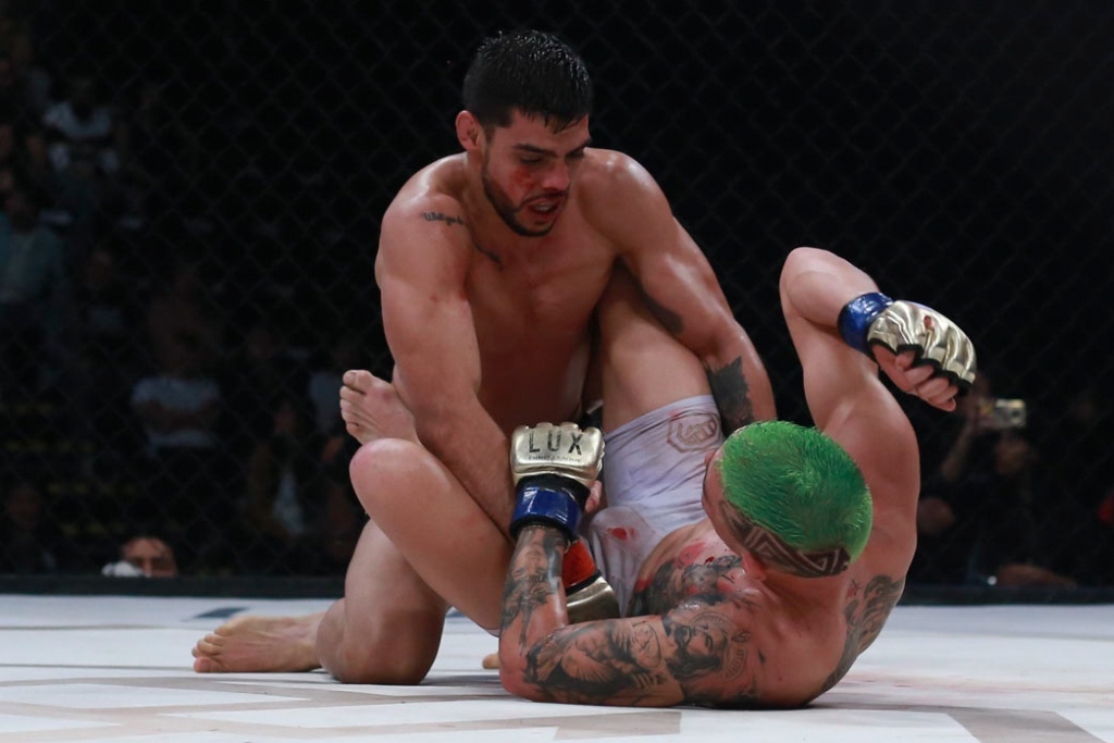 Hugo Flores vs. Sergio Cossio (Iván López)
