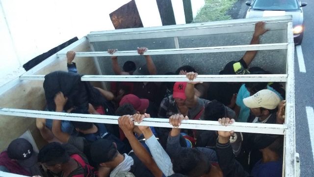 La Policía Federal asegura a 42 indocumentados de origen guatemalteco/Especial.
