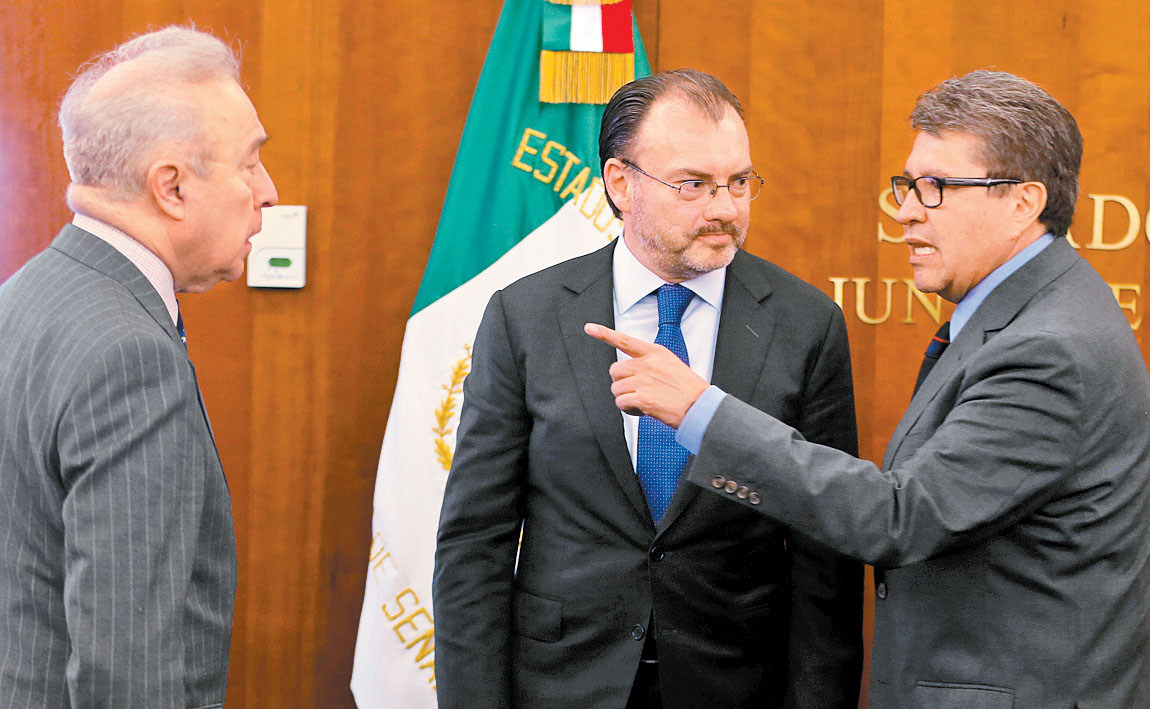 El senador Héctor Vasconcelos, el secretario de Relaciones Exteriores y el senador Ricardo Monreal. (Javier Ríos)