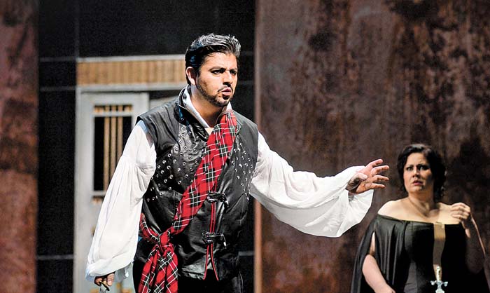 Daza interpretó a Macbeth en la que considera una producción minimalista que puso más atención a los cantantes que a los escenarios.