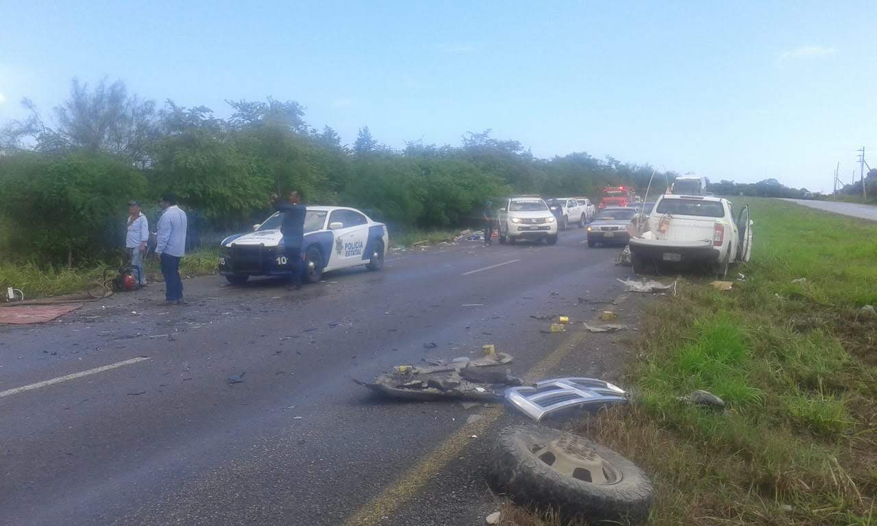 Muere uno en choque entre camionetas (Pablo Reyes)