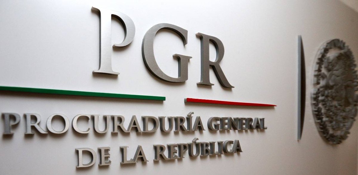 La PGR acusó a los tres sujetos por los delitos de portación y posesión de arma de fuego.