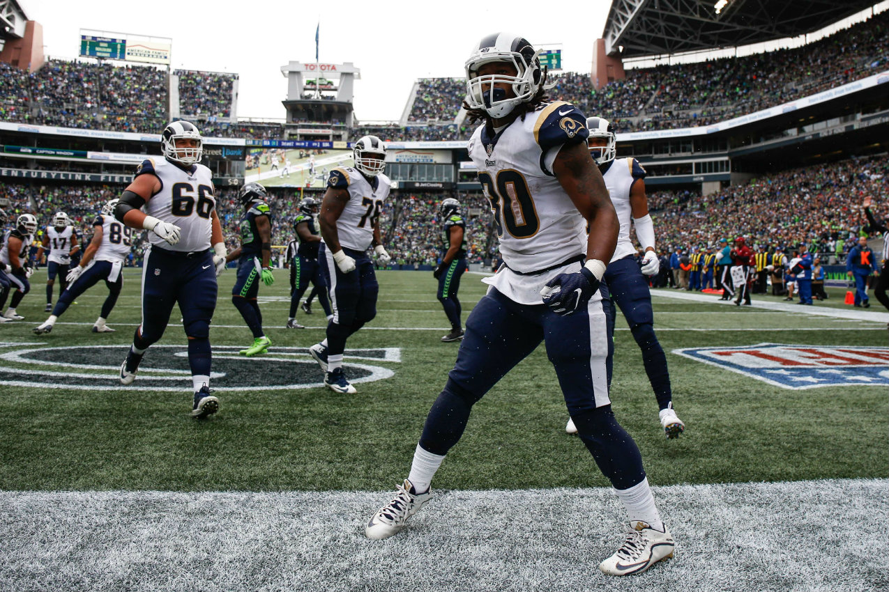 Todd Gurley volvió a tener una buena actuación con los Rams, quienes mantienen el invicto en esta temporada de la NFL (AFP)