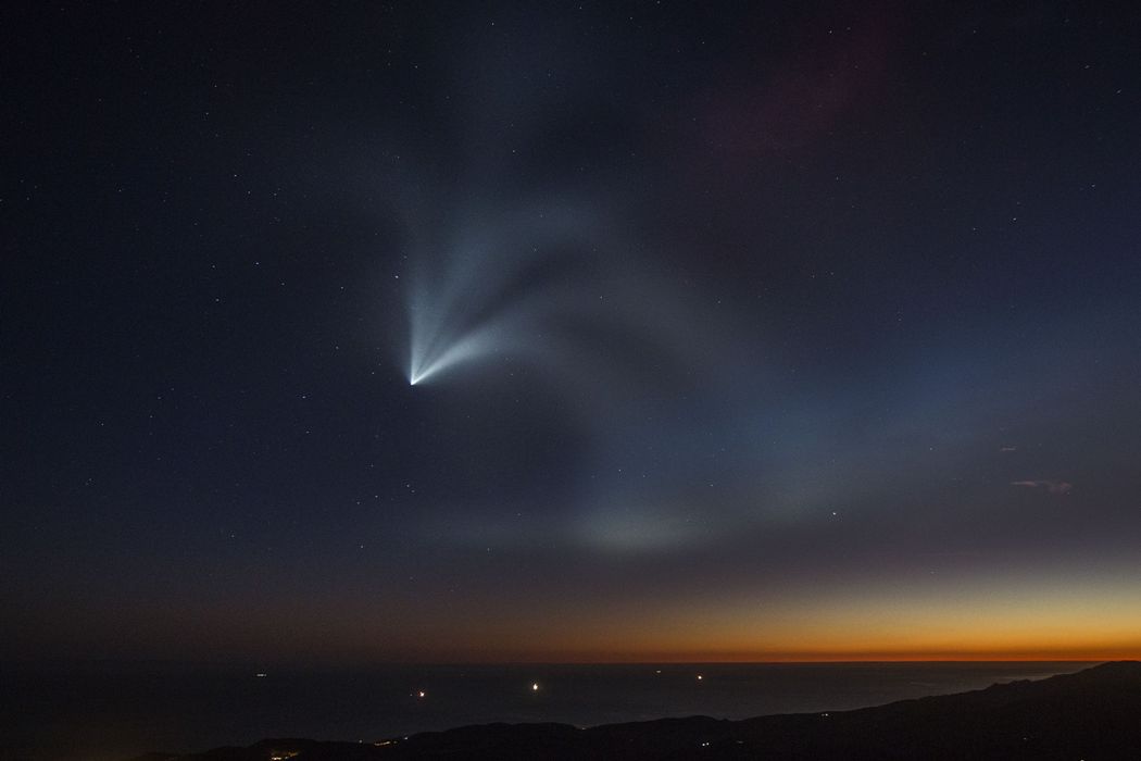 Un cohete Falcon 9 de SpaceX con un satélite argentino a bordo despegó en California. (AFP)
