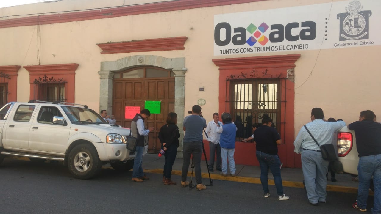 Se manifestaron frente a las instalaciones de la secretaría de Salud del estado. | Óscar Rodríguez