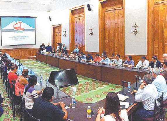 Los usuarios externaron sus preocupaciones sobre algunas deficiencias que presenta el servicio de transporte. (Especial)