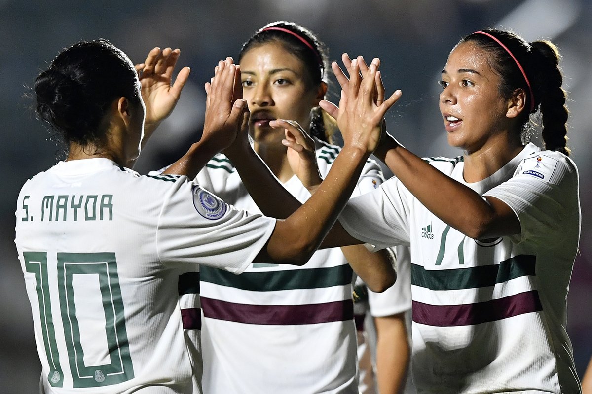 Jugadoras de la selección mexicana femenina durante un duelo del Premundial (Twitter @FIFAWWC)