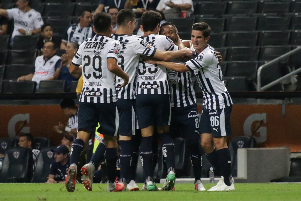 Jugadores de Rayados en festejo de gol (Imago7)