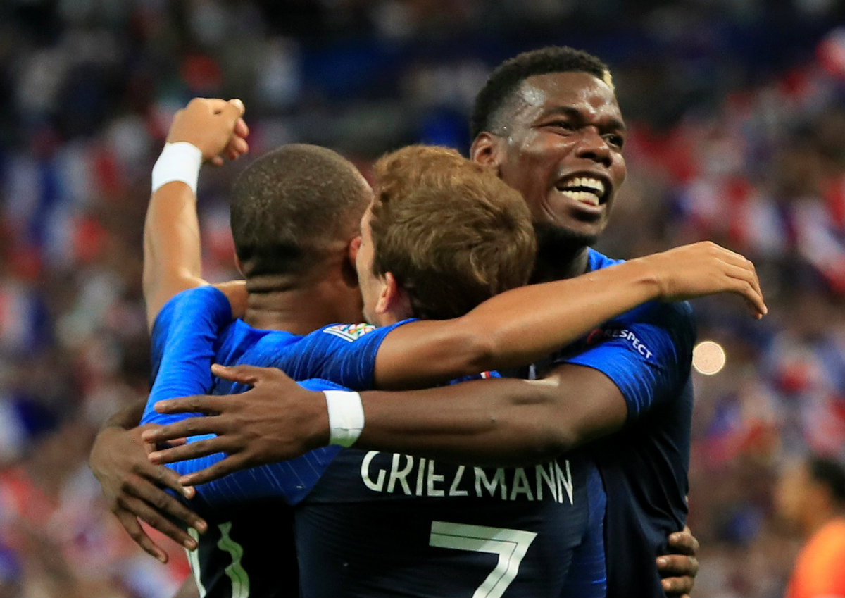 Paul Pogba, Kylian Mbappé y Antoine Griezmann en festejo durante partido (Reuters)