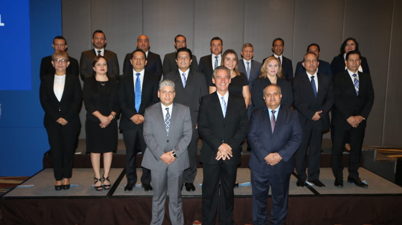 Presenta Santillana nuevo gabinete