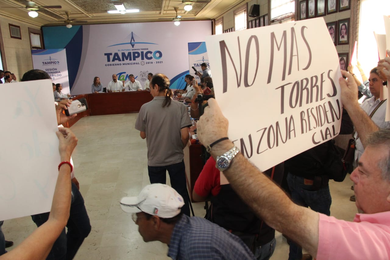 Sesión del cabildo porteño encabezada por el alcalde Jesús Nader (José Luis Tapia)