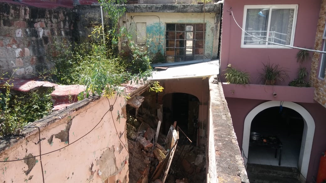 Casas ponen en riesgo a inmuebles vecinos o establecimientos