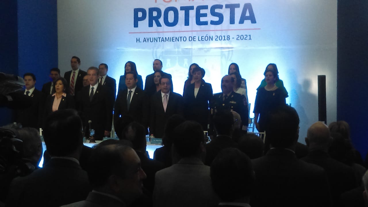 López Santillana toma protesta (Foto: Antonio Toledo)