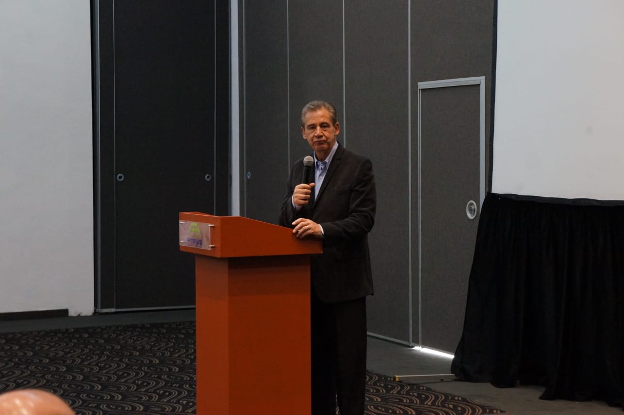 Alcalde Héctor López Santillana