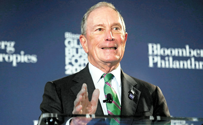 Según "Forbes", el crítico de Trump tiene una fortuna de casi 52 mil mdd. (Shannon Stapleton/Reuters)