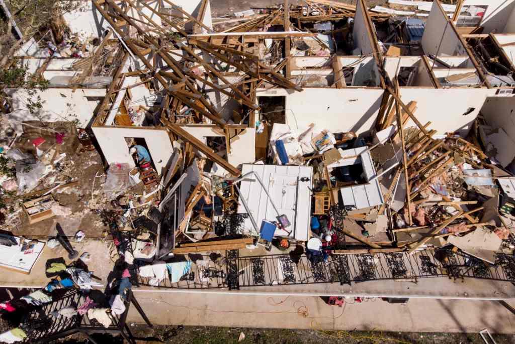 El gobernador Rick Scott dijo que la zona noroeste de Florida, conocida como Panhandle, sufrió una “destrucción inimaginable”. AFP
