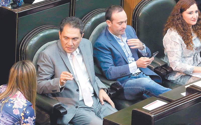 El legislador Carlos de la Fuente dijo que hay un problema grave. (Foto: Raúl Palacios)