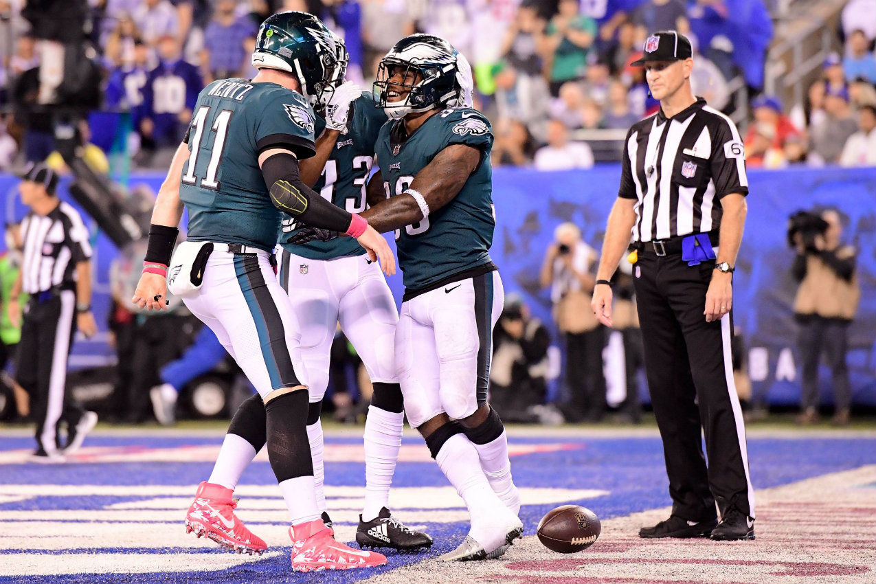 Wentz lanzó tres pases de touchdown en la victoria de los Eagles 34-13 frente a los Giants (AFP)