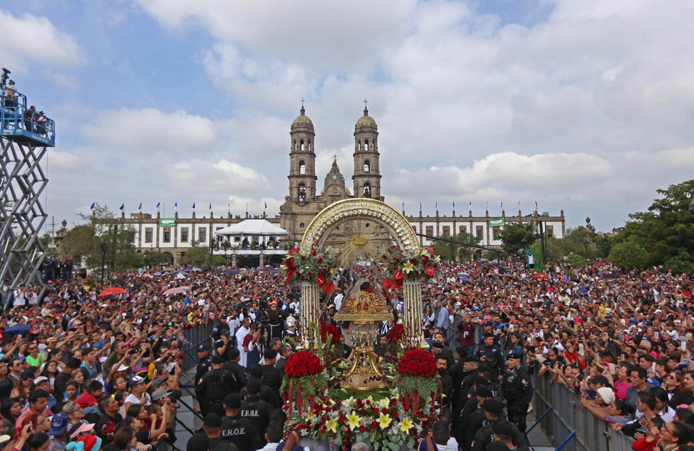 El alcalde de Zapopan hizo un reconocimiento por el "comportamiento impecable" a largo de los 9.4 kilómetros de la Romería (Fernando Carranza)