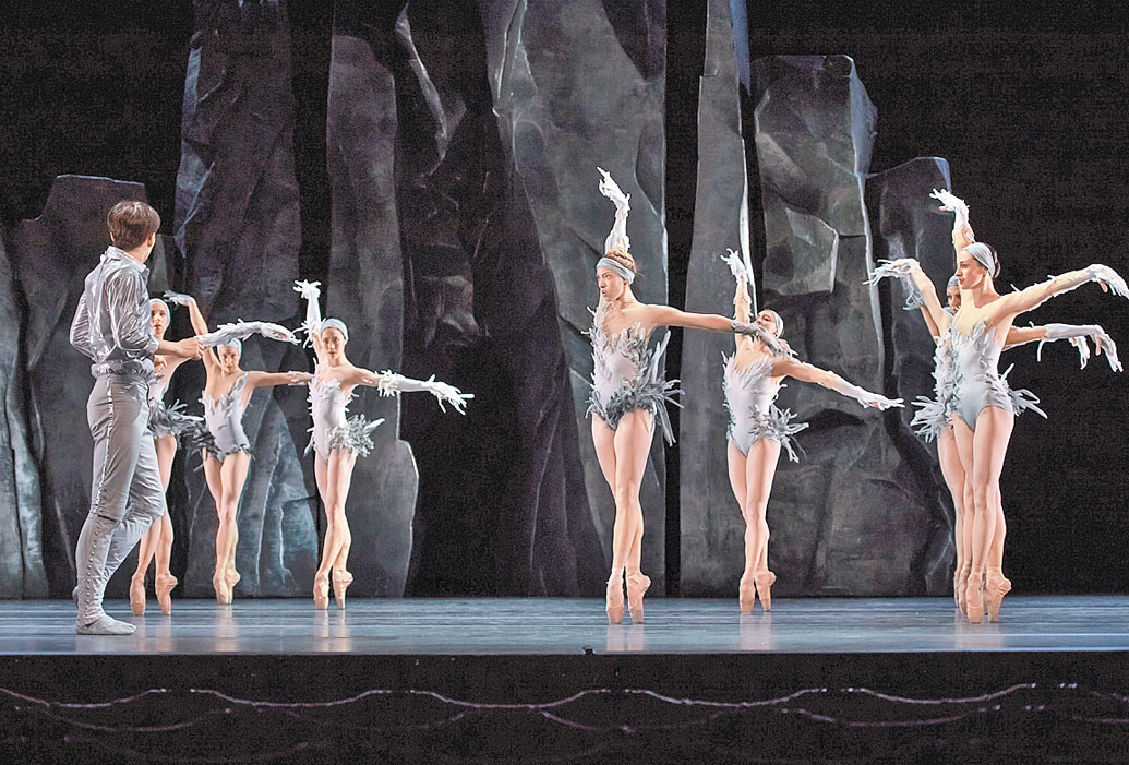 “Intento que el ballet sea más verdadero, aunque sea difícil lograr eso”, asegura el coreógrafo. (Les Ballets Monte-Carlo)