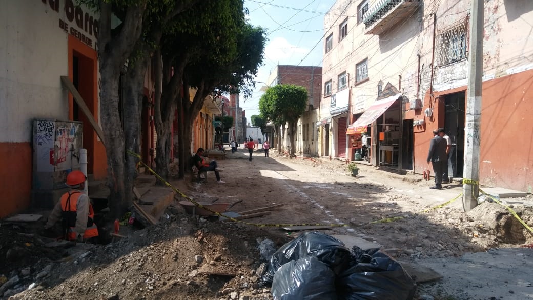 Las calles están abiertas en el barrio de San Juan de Dios y los comerciantes se quejan