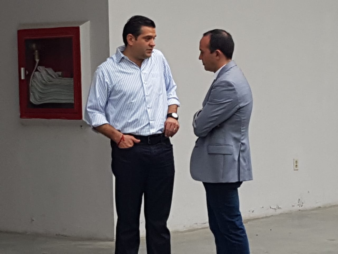 El coordinador del PRI, Francisco Cienfuegos (izq.) y el coordinador del PAN, Carlos de la Fuente. (der.)