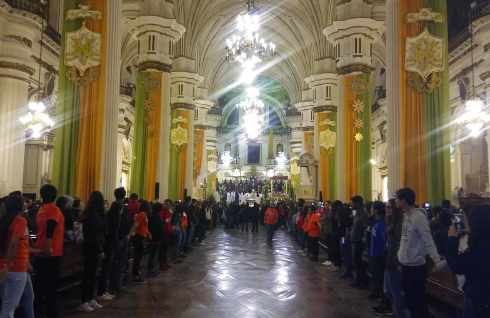 Cerca de las 6:15 horas la imagen de La Generala salió de la Catedral de Guadalajara (Maricarmen Rello)