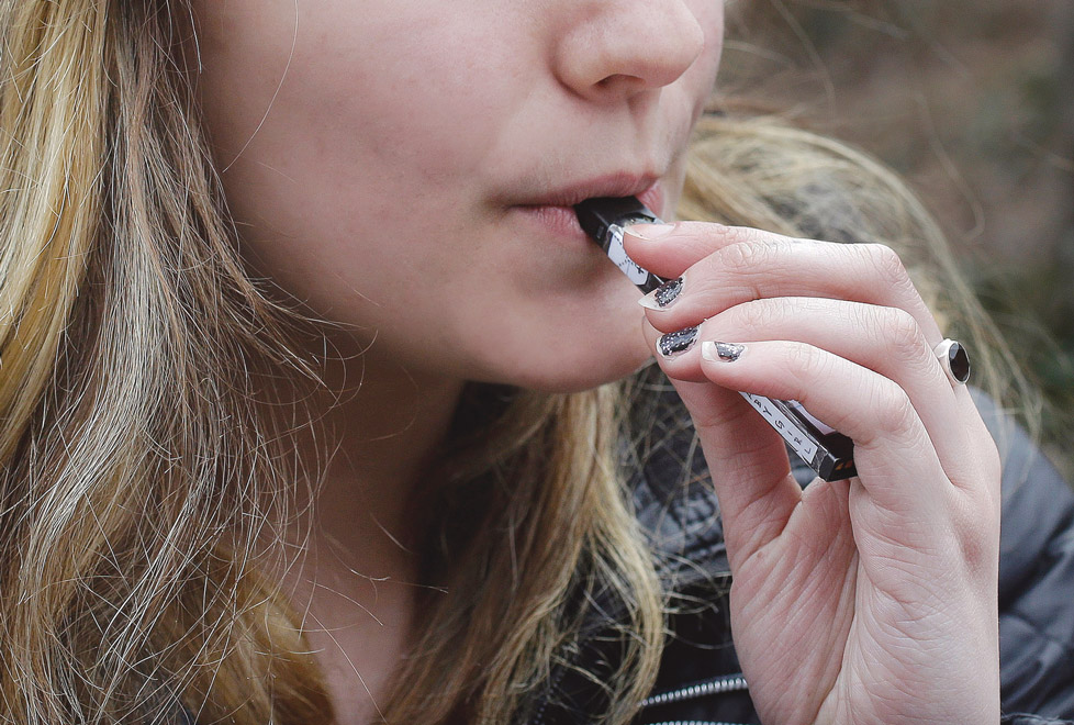 Juuling se apoderó de 72% del mercado de cigarros electrónicos de EU (AP).