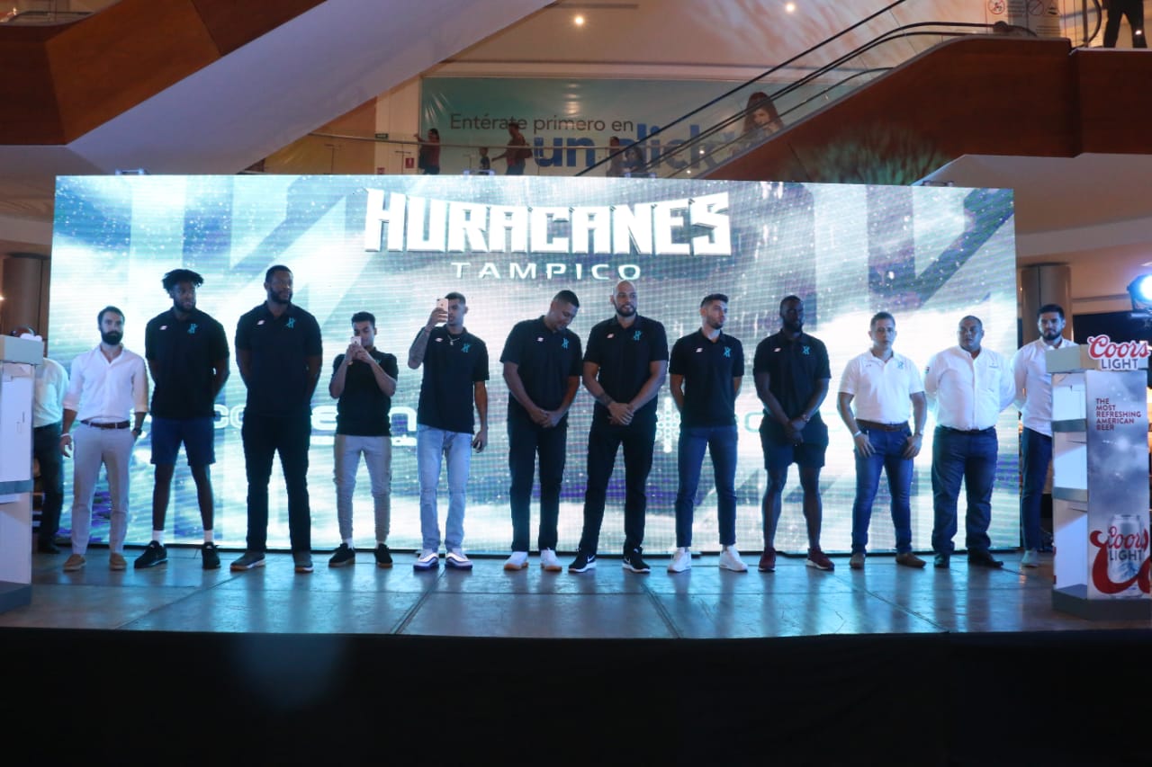Presentan al equipo de Huracanes Tampico.