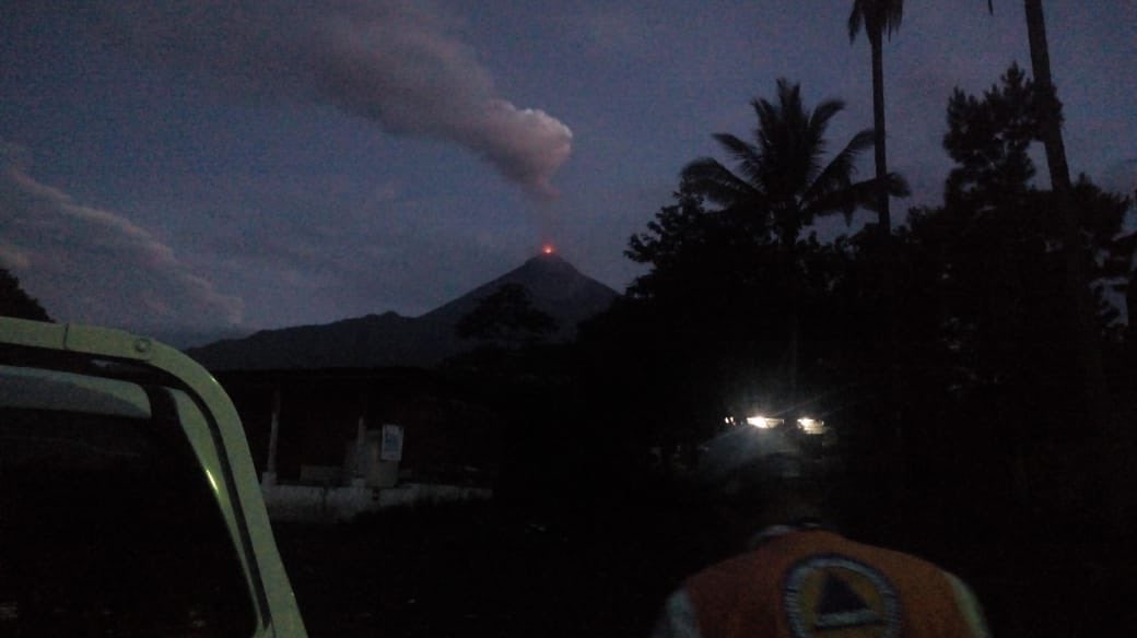 El Volcán de Fuego de Guatemala entró nuevamente en erupción. (Twitter)