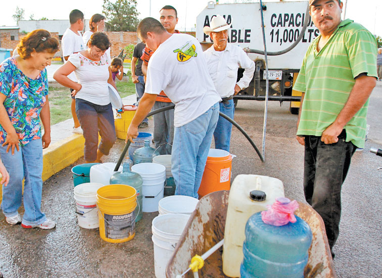 El gobierno capitalino desplegará 650 pipas. (Héctor Téllez)