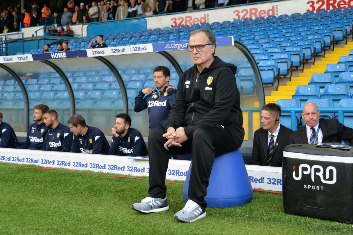 Marcelo Bielsa en el banquillo del Leeds United (Reuters)