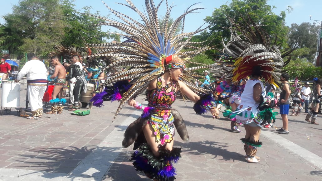 Miles de cascabeles a pie de los bailarines que retoman la tradición prehispánica a través de la danza (Perla Gómez)