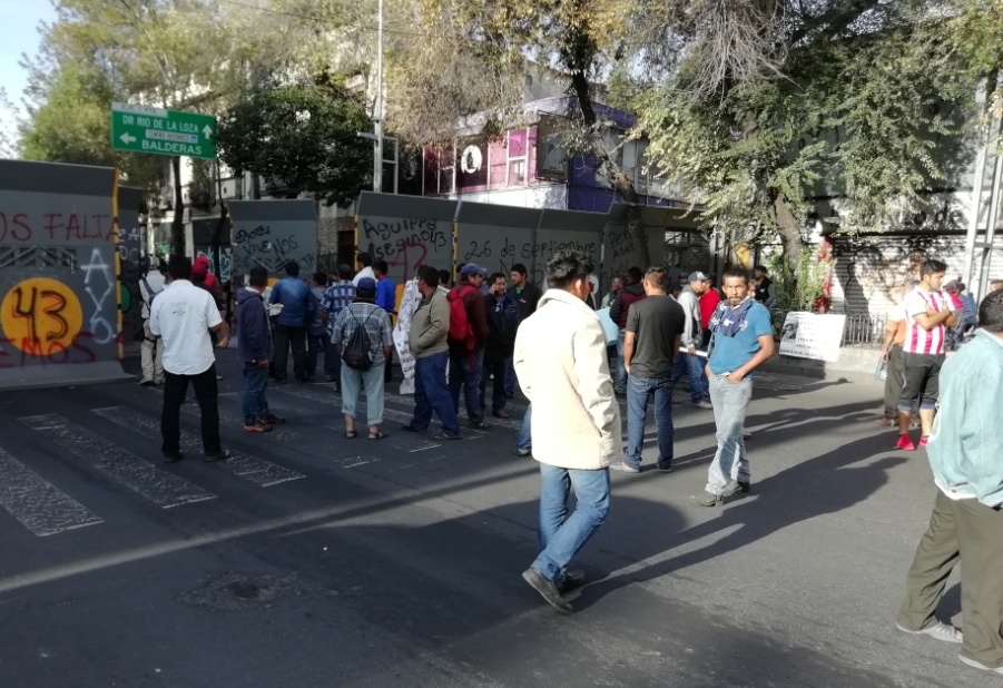Los campesinos amagaron con instalar un plantón en las inmediaciones de la Segob. (Gabriel Oertega)