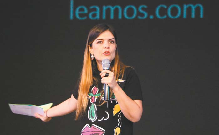 Hizo una invitación a volver al diccionario.
