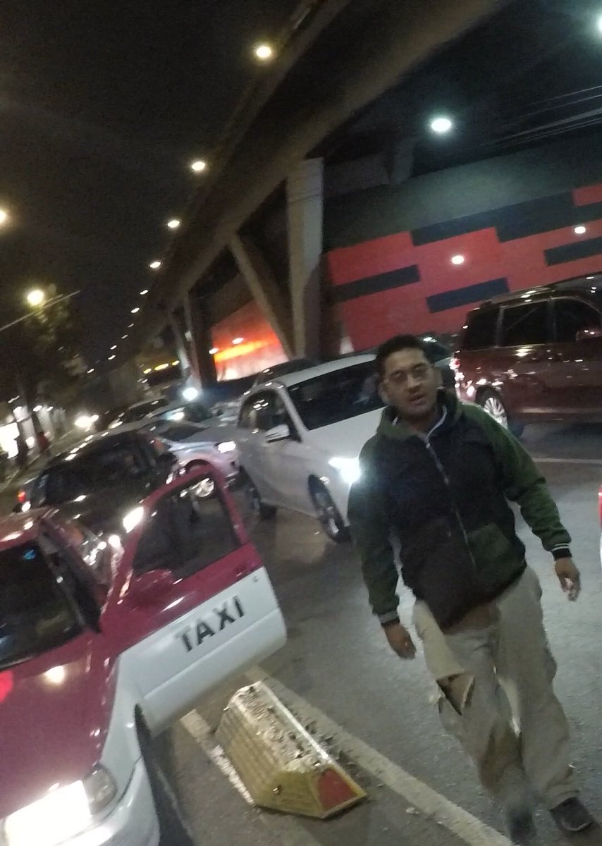 La Semovi inició un reporte contra el taxi.