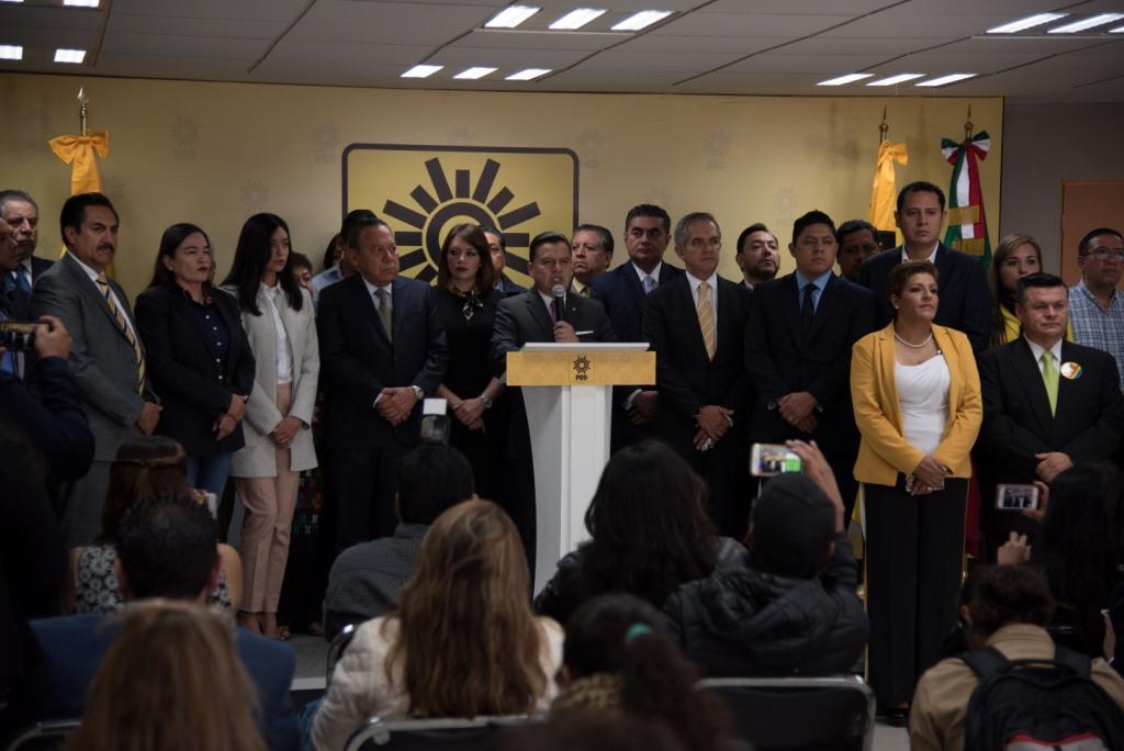 Manuel Granados con integrantes del CEN del PRD (Cuartoscuro)