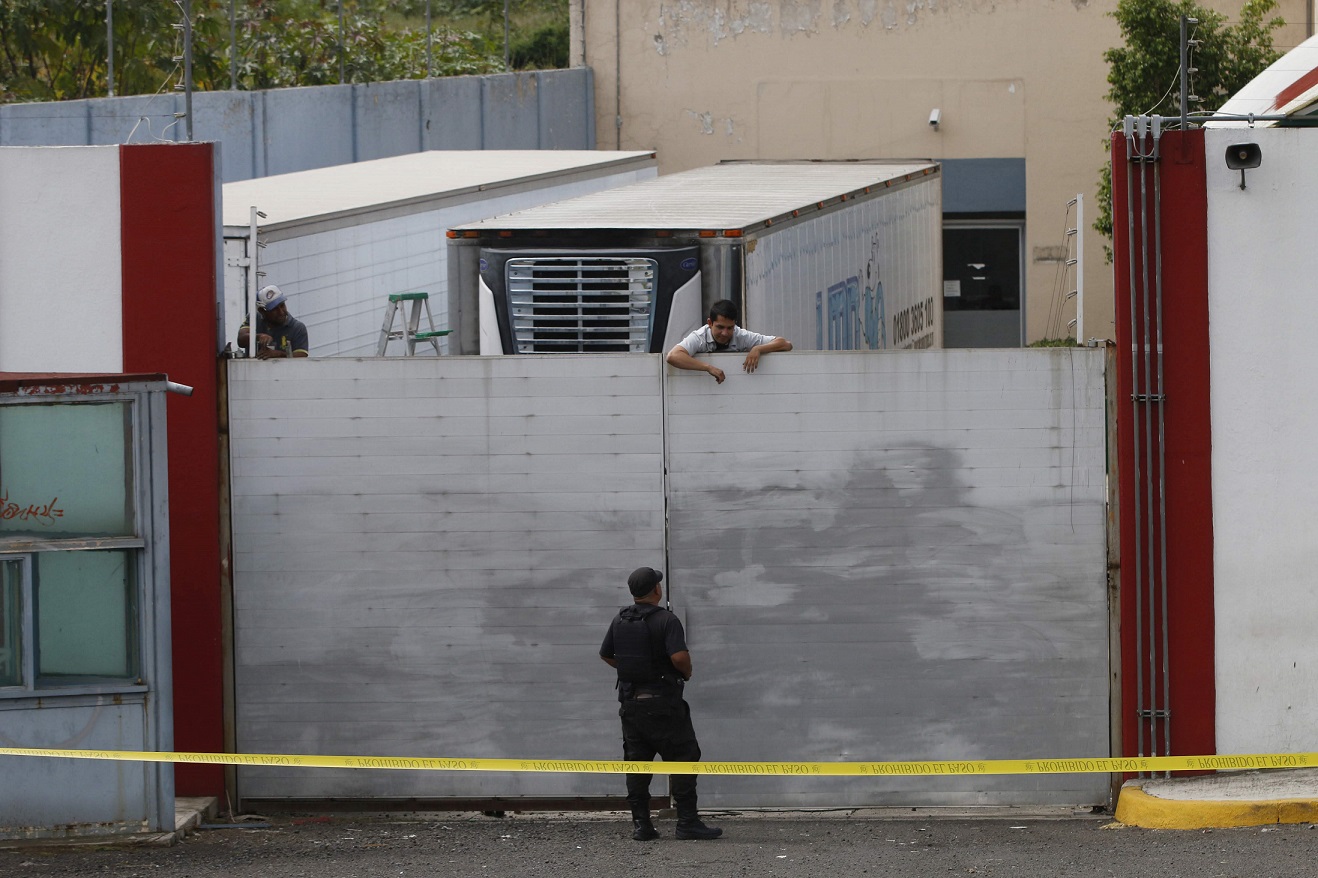 Aún permanecen cuerpos en las cajas refrigeradas. (Fernando Carranza)