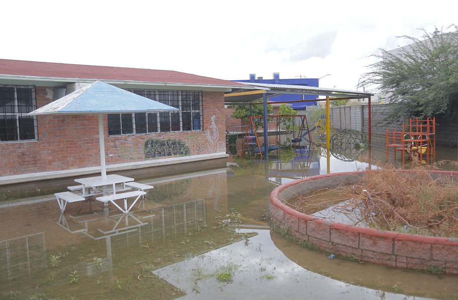 En Torreón hay alrededor de 500 escuelas de educación básica en el esquema público de las cuales 38 fueron las más dañadas. (Saúl González)